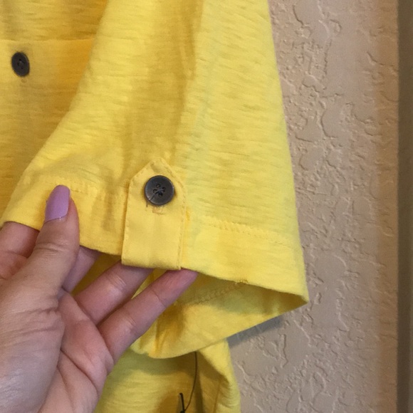 NWT: Kenneth Cole V neck - Picture 3 of 4